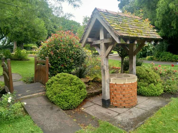 wishing well in castle gardens, bridgnorth